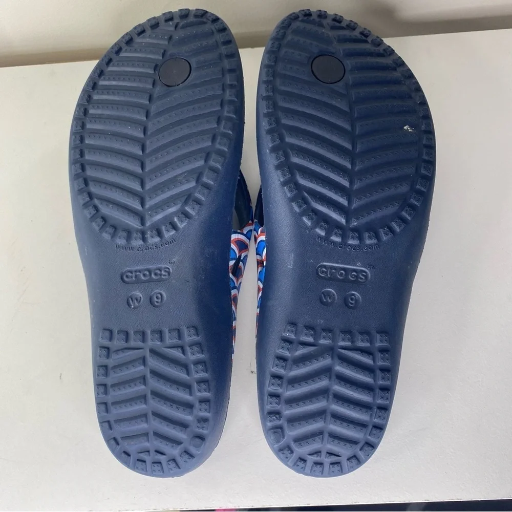 Women’s Crocs Kadee Blue Red Patterned Flip Flops Thongs Sanals Summer Comfort 9